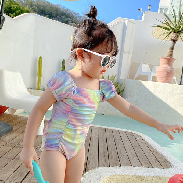 Teljes fürdőruha lányoknak irizáló színekben