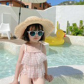 Gyermek fürdőruha lányoknak két részből áll