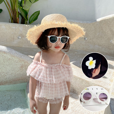 Gyermek fürdőruha lányoknak két részből áll