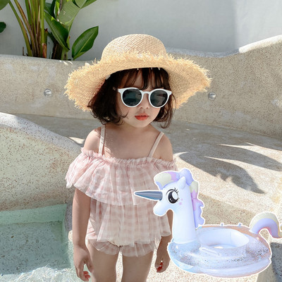 Gyermek fürdőruha lányoknak két részből áll