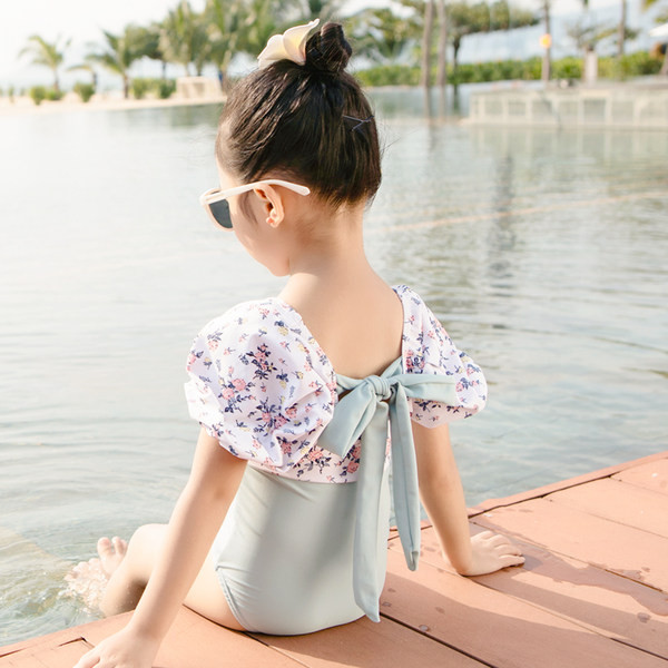 Teljes fürdőruha nyakkendős lányoknak