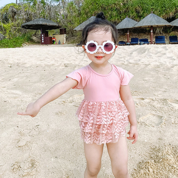 Teljes fürdőruha csipkés lánynak