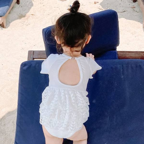 Teljes fürdőruha csipkés lánynak