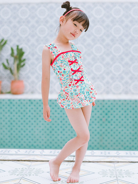 Gyermek fürdőruha szalagokkal