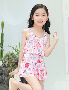 Gyermek fürdőruha lányoknak megfelelő mintával