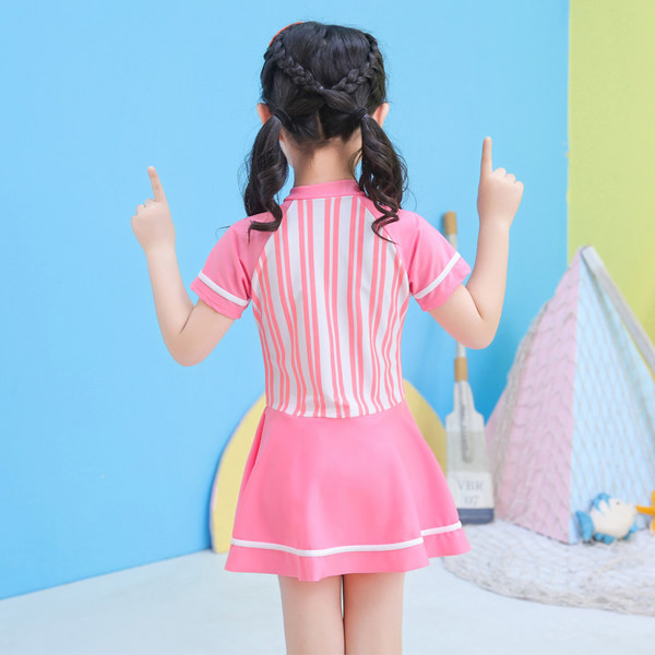 Teljes fürdőruha lányoknak típusú ruha