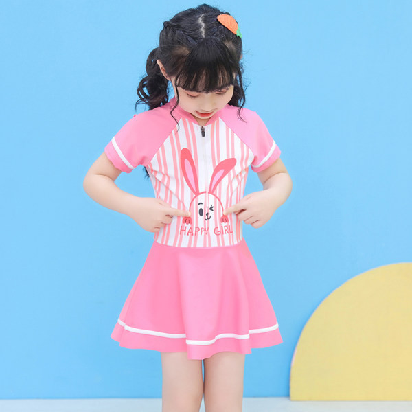 Teljes fürdőruha lányoknak típusú ruha