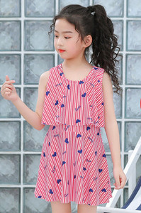 Teljesen csíkos fürdőruha lányoknak való ruha