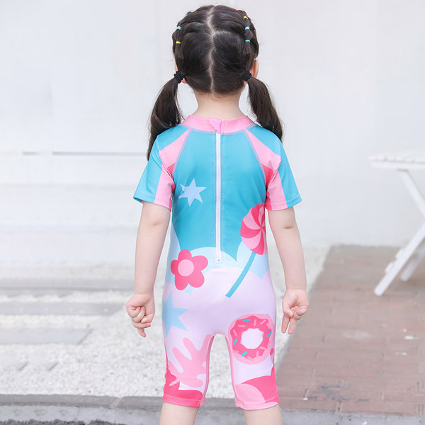 Ολόσωμο παιδικό μαγιό με πολύχρωμη απλικέ για κορίτσια