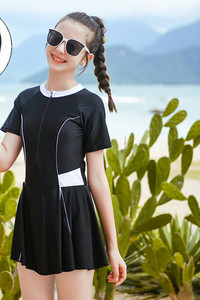 Teljes fürdőruha lányoknak, cipzárral