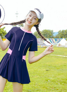 Teljes fürdőruha lányoknak, cipzárral