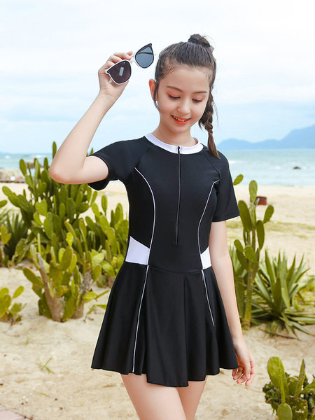 Teljes fürdőruha lányoknak, cipzárral