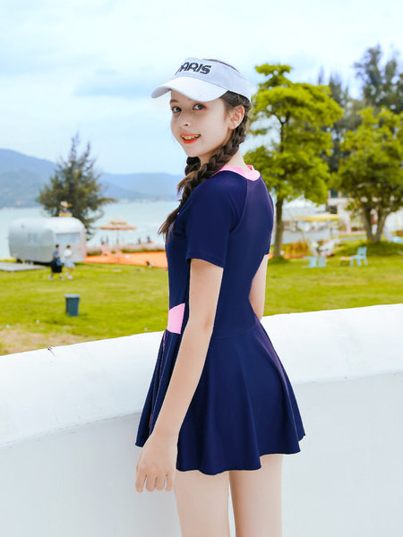 Teljes fürdőruha lányoknak, cipzárral