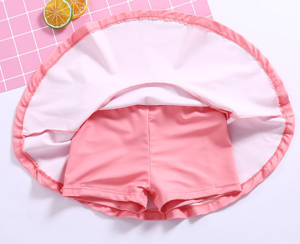 Rózsaszín rátéttel ellátott gyerek fürdőruha