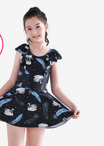 Gyerek fürdőruha színes mintás típusú ruhával