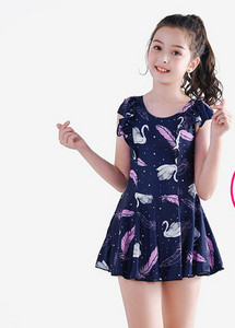 Gyerek fürdőruha színes mintás típusú ruhával