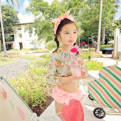 Dječji kupaći kostim s trakom i kovrčama