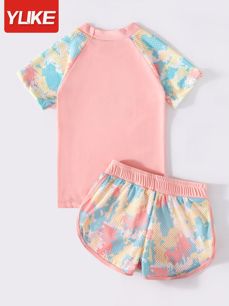 Gyermek fürdőruha lányoknak két részből áll