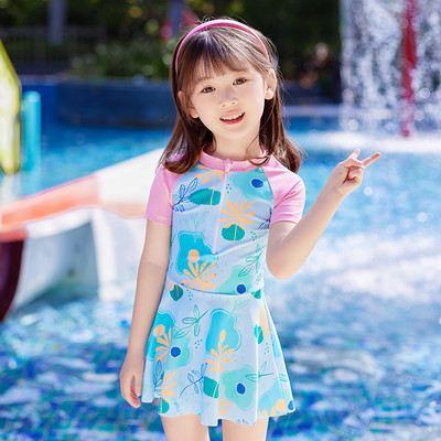 Gyermek fürdőruha cipzárral és mintával