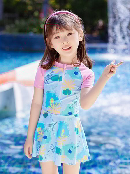 Gyermek fürdőruha cipzárral és mintával