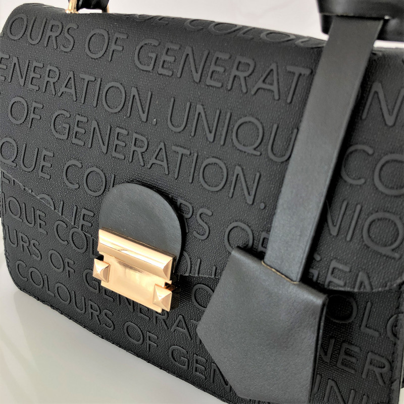 Малка дамска чанта Melina 