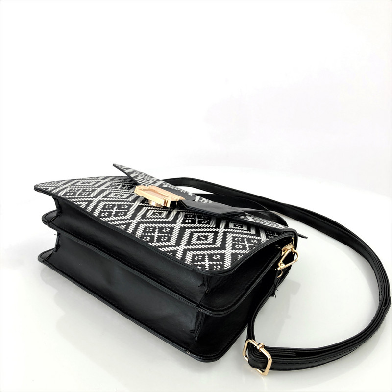 Малка дамска чанта Melina 