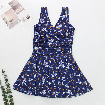 Modern női fürdőruha virágos motívumokkal és V-nyakkal