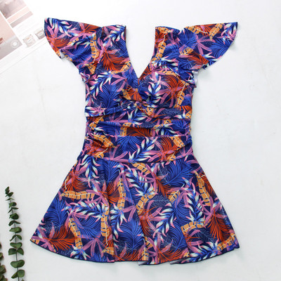 Modern női fürdőruha virágos motívumokkal és V-nyakkal