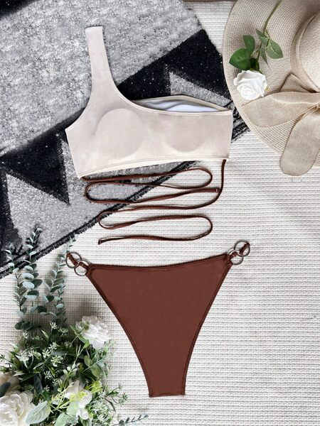 Női fürdőruha fém díszítéssel