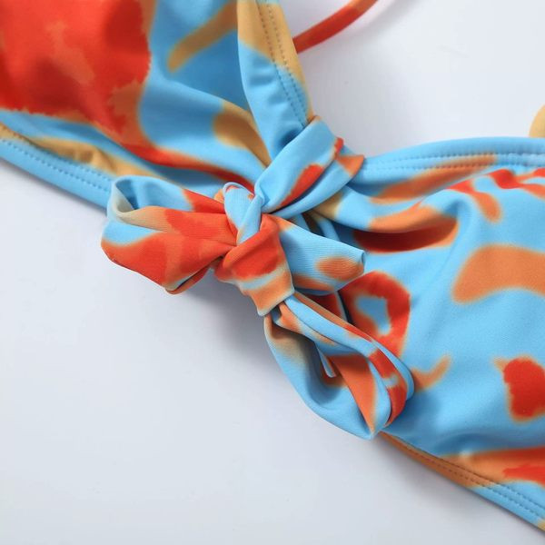 Női fürdőruha pántokkal - három részből áll