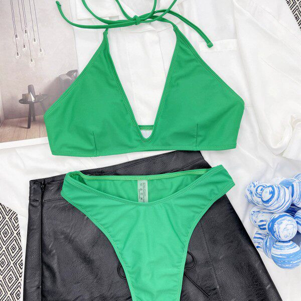 Két részből álló női fürdőruha új modellje - zöld színű