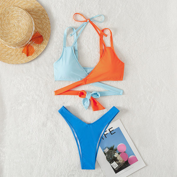 Női fürdőruha két részből - kivágott modell