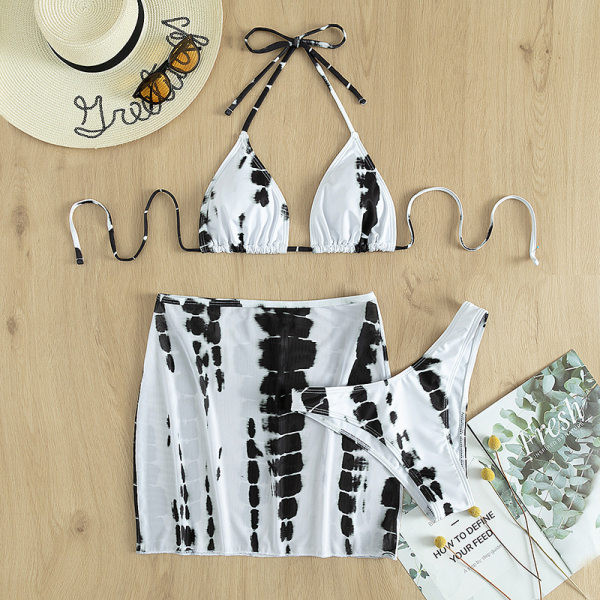 Női fürdőruha vékony pánttal, fehér színben