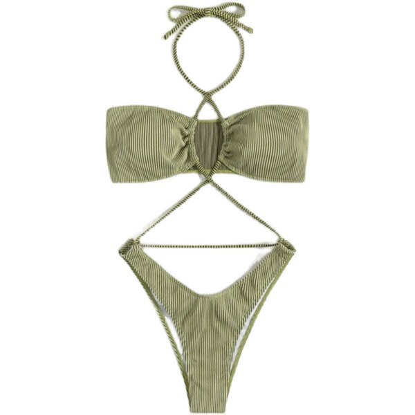 Női fürdőruha nyakkendővel és fém gyűrűkkel