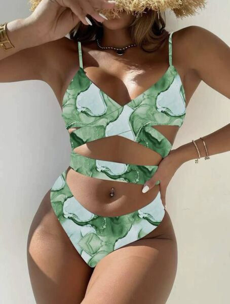 Új, kétrészes fürdőruha magas derékkal és vékony pántokkal nőknek