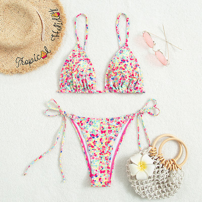 Modern női fürdőruha virágmintával - két részből áll