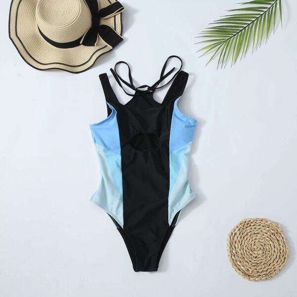 Divatos női fürdőruha kivágott elől