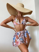 Virágmintás női fürdőruha - három részből áll