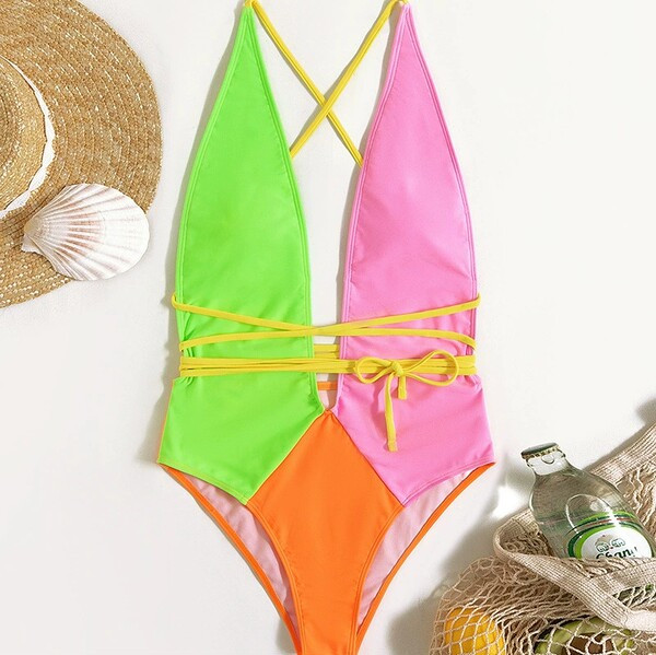 Színes női fürdőruha nyakkendővel