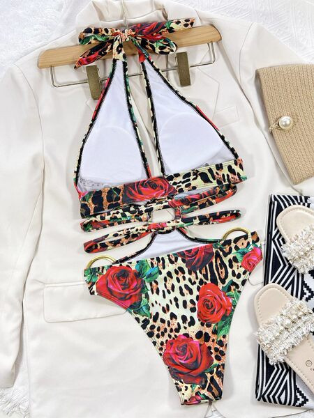 Egész női fürdőruha színes mintával