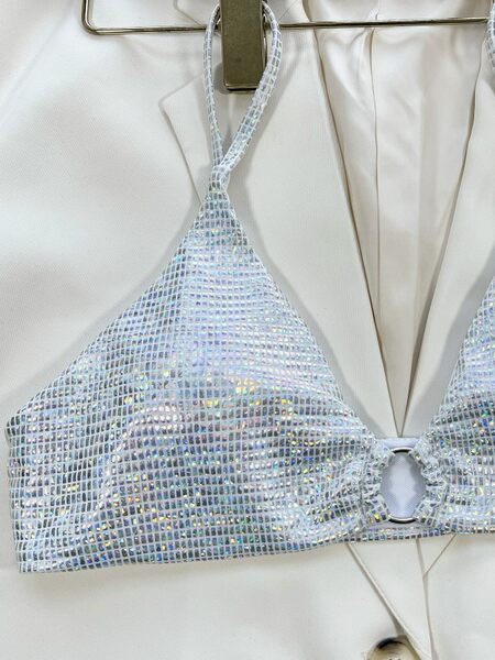 Γυναικείο γυαλιστερό μαγιό με μεταλλικούς κρίκους