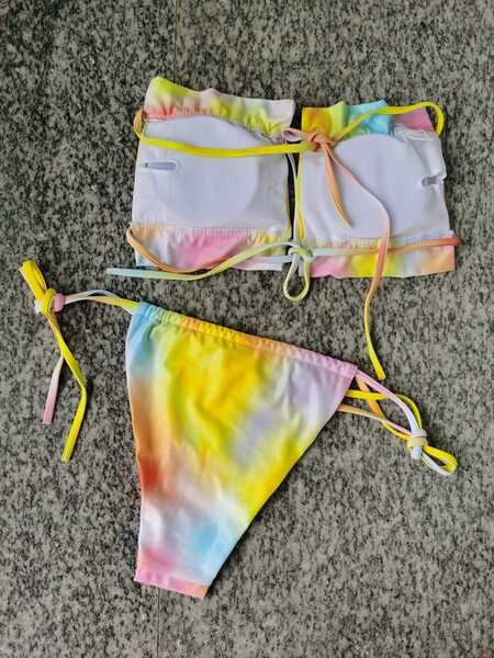 Γυναικείο μαγιό σε δύο μέρη σε ιριδίζον χρώμα και animal print