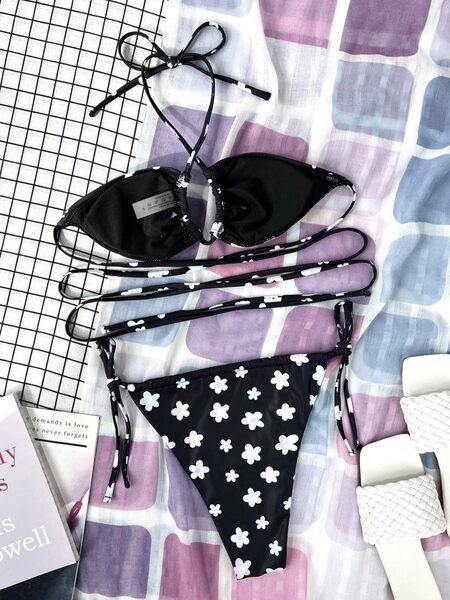 Virágmintás, kétrészes női fürdőruha