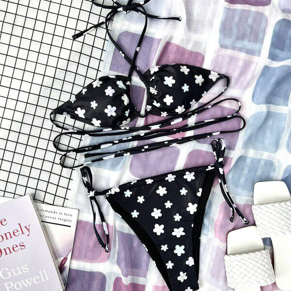 Virágmintás, kétrészes női fürdőruha