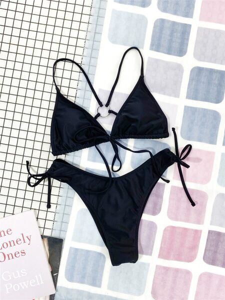 Női fürdőruha új modellje háromszög alakú felsővel - fekete színű