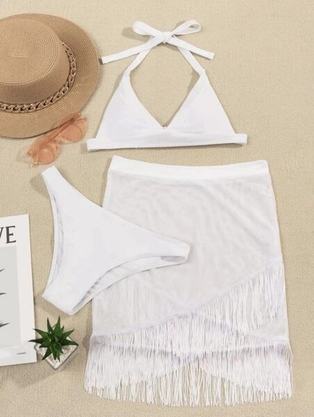 Modern háromrészes fürdőruha szett fehér színben