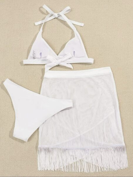 Modern háromrészes fürdőruha szett fehér színben