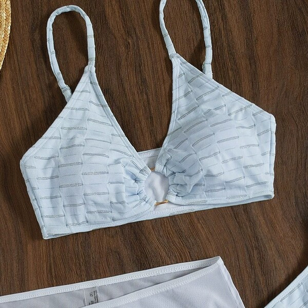 Új háromrészes fürdőruha megkötős fém gyűrűvel