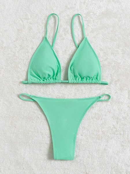 Erősen szabott női fürdőruha fém díszítéssel