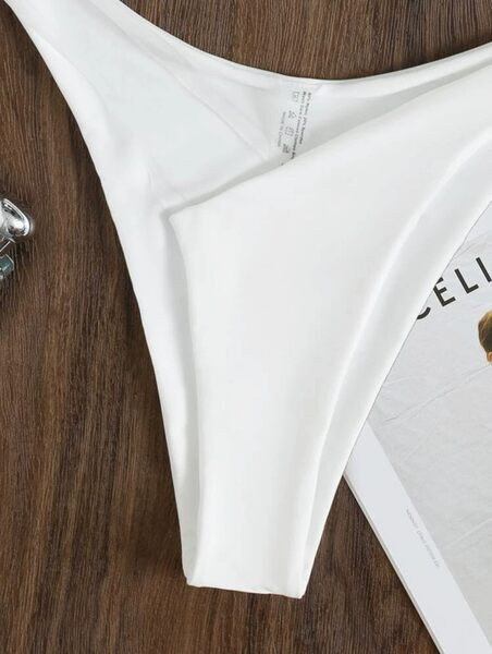 Modern női fürdőruha két részes fehér és fekete színben